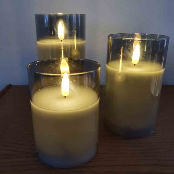FHS Wachskerzen 3D-Flackern 3-teilig weiß, Glas rauchgrau 6/18 A/A